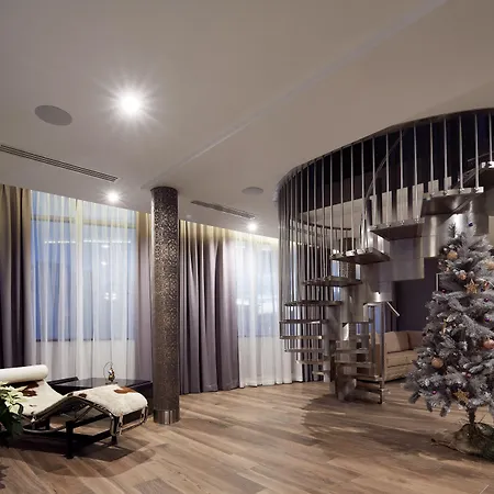 Views Apartmanhotel 4*